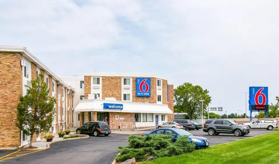Motel 6 Minneapolis Airport - Mall Of America Exterior photo