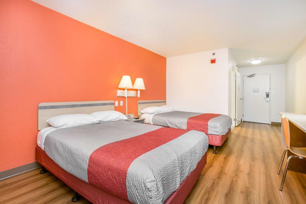 Motel 6 Minneapolis Airport - Mall Of America Exterior photo
