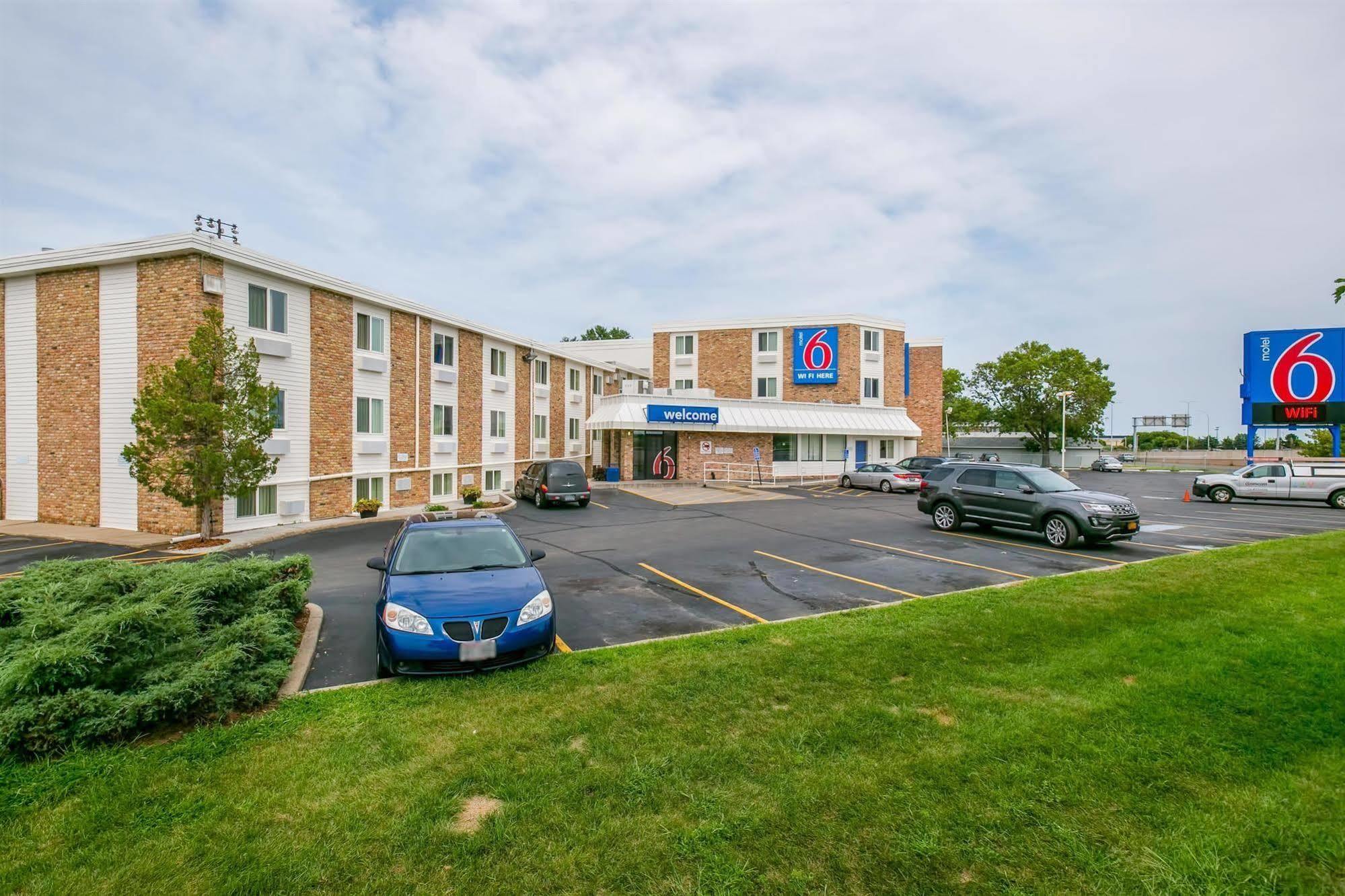 Motel 6 Minneapolis Airport - Mall Of America Exterior photo