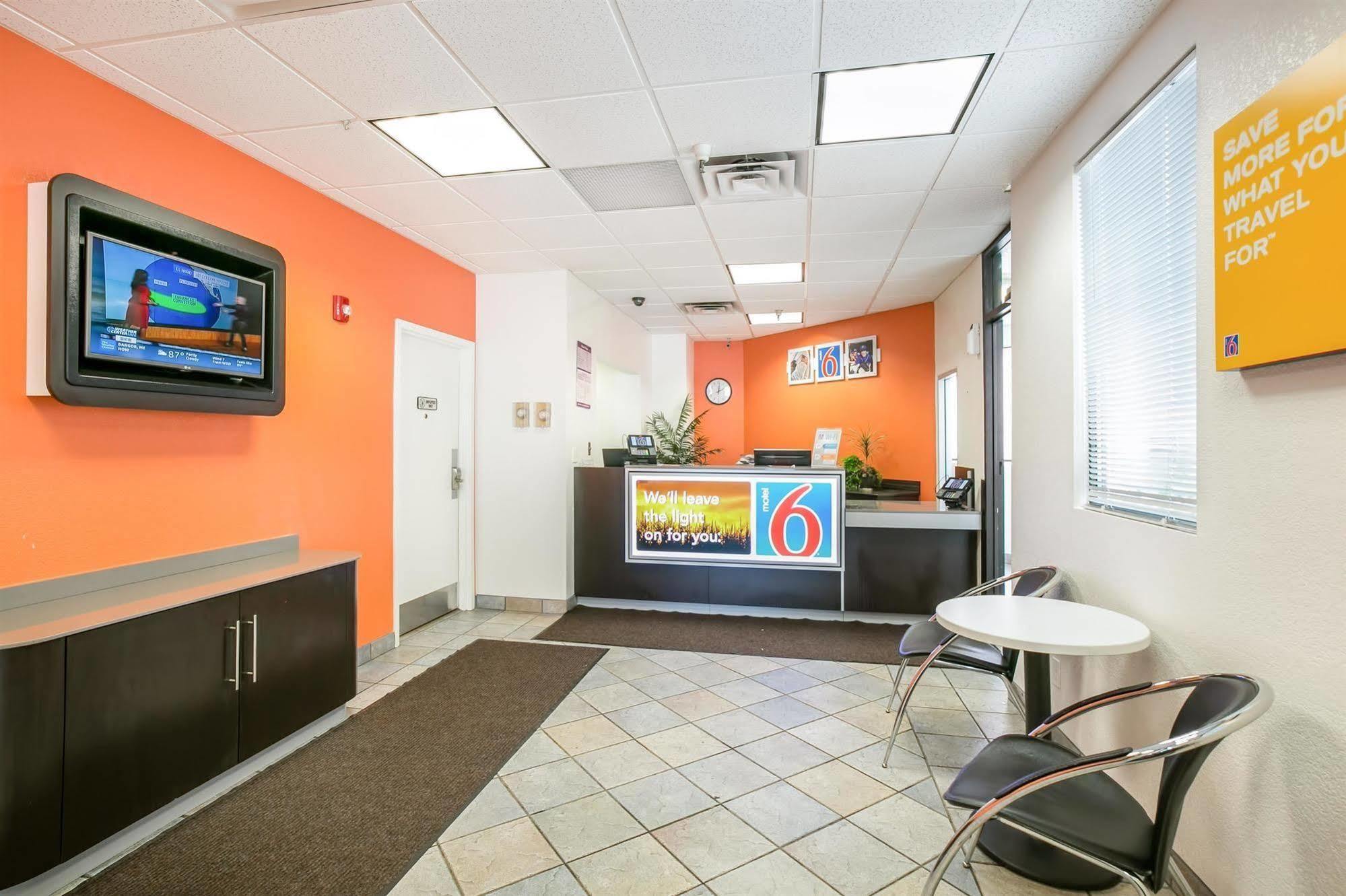 Motel 6 Minneapolis Airport - Mall Of America Exterior photo
