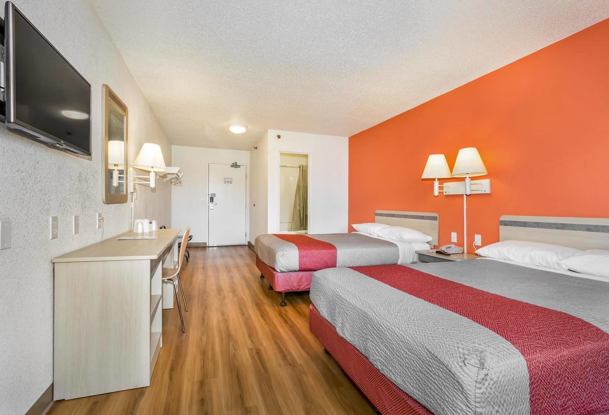 Motel 6 Minneapolis Airport - Mall Of America Exterior photo