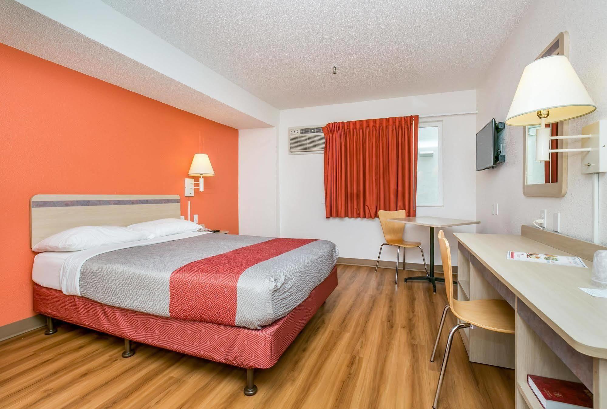 Motel 6 Minneapolis Airport - Mall Of America Exterior photo