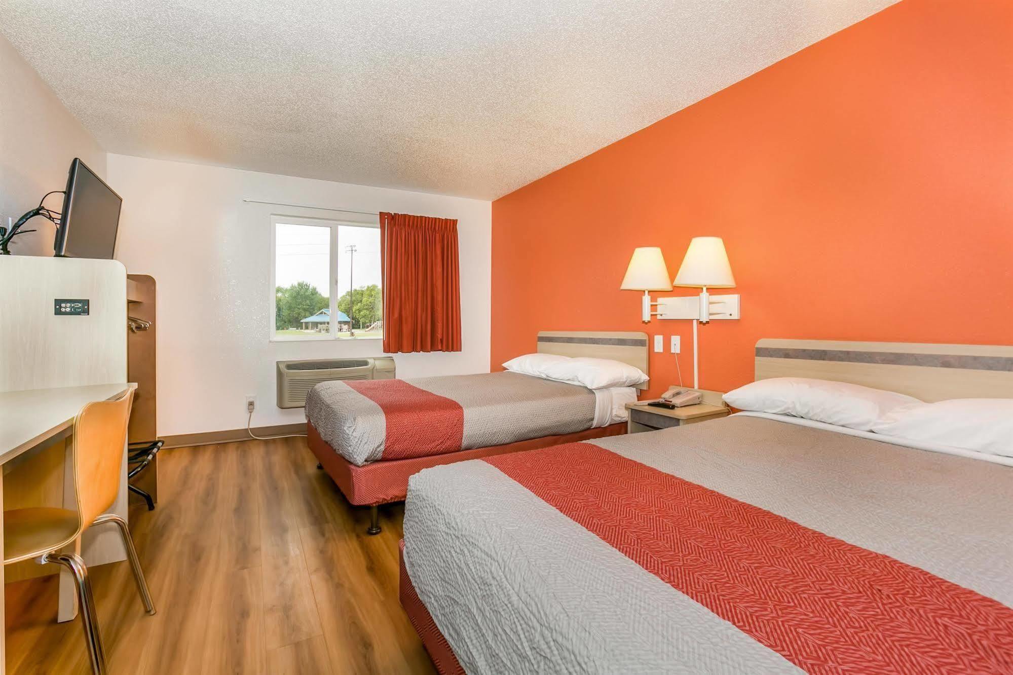 Motel 6 Minneapolis Airport - Mall Of America Exterior photo