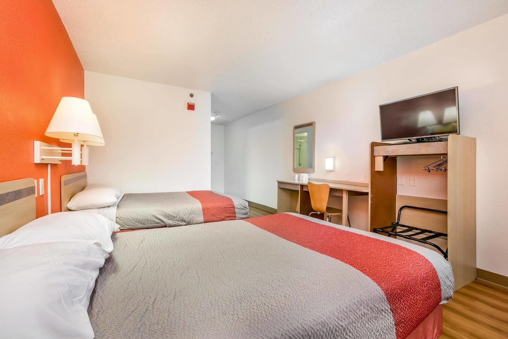 Motel 6 Minneapolis Airport - Mall Of America Exterior photo