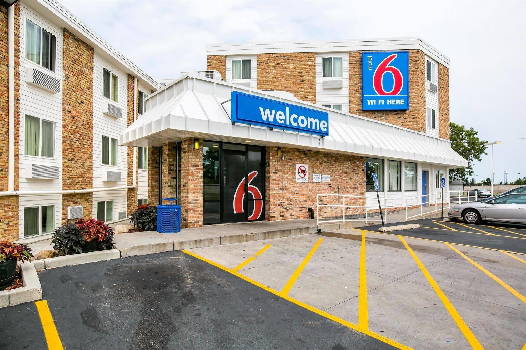 Motel 6 Minneapolis Airport - Mall Of America Exterior photo