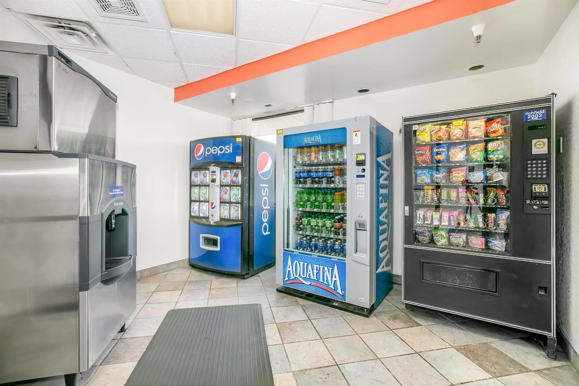 Motel 6 Minneapolis Airport - Mall Of America Exterior photo