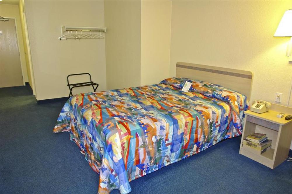 Motel 6 Minneapolis Airport - Mall Of America Room photo
